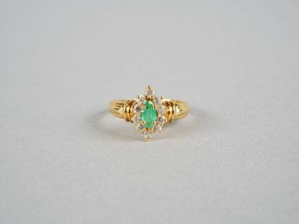 Anello "pompadour" in oro giallo 18 carati (750 mi