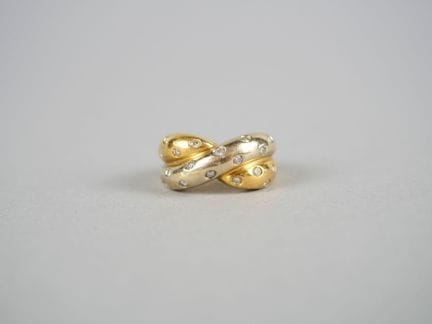 Anello a croce in oro giallo e grigio 18 carati - 