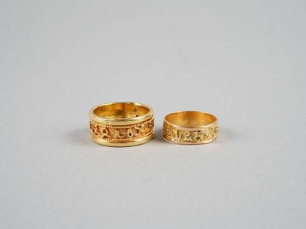 Due anelli lavorati in oro giallo 14K (585 millesi
