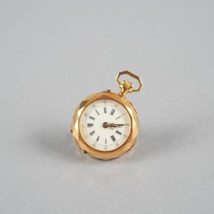 Lapel watch with an 18K yellow gold case and bezel