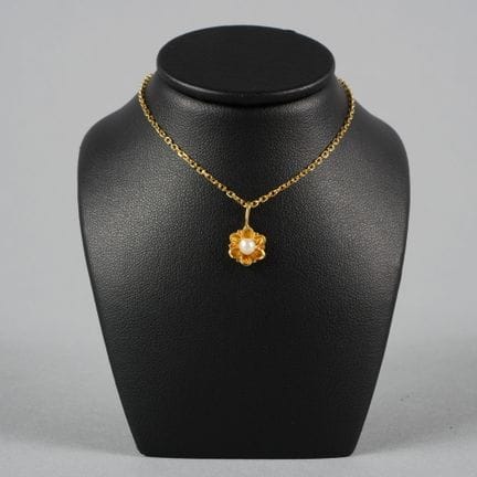 Blumenanhänger aus 18 Karat Gelbgold (750 Tausends