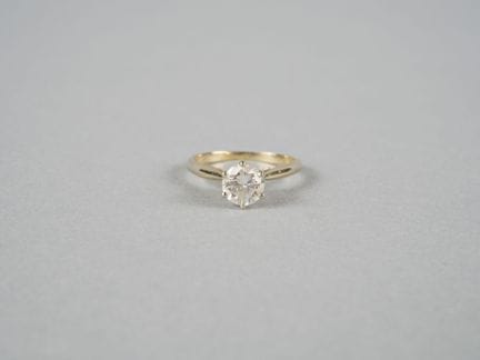 Anello solitario in oro bianco 18 carati (750 mill