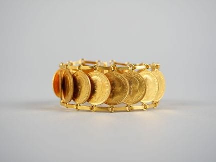18K gold bracelet (750 parts per thousand) consist