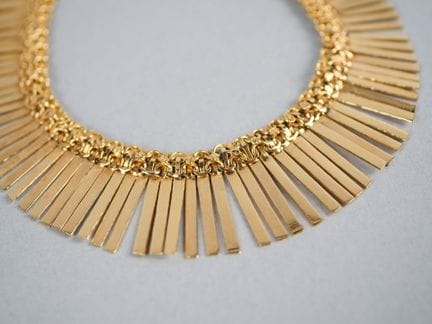 Collana drappeggiata in stile Cleopatra in oro gia