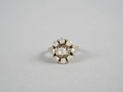 Anello in oro bianco 18 carati (750 millesimi) con