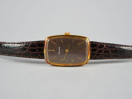 BULOVA. Orologio da polso con cassa rettangolare a