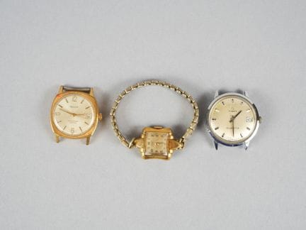 Lotto:
- TIMEX. Cassa da orologio in metallo. Quar