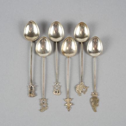 6 cucchiaini d'argento.
Lunghezza: circa 14,5 cm
P