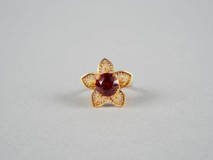 Anello a forma di fiore in oro giallo 18 carati (7