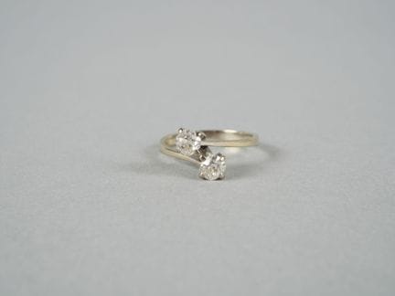 Anello “Tu ed io” in oro bianco 18 carati (750 mil