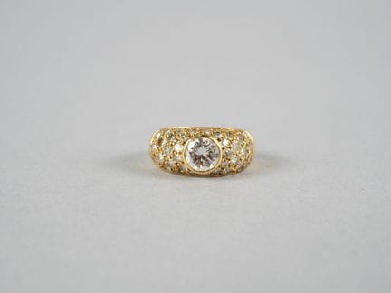 Anello a cupola o anello bombato in oro giallo 18 