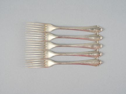 5 forchette da dessert in argento 800.
Punzone 800