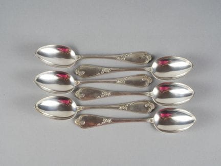 6 cucchiai da tavola in argento 800.
Punzone 800
F