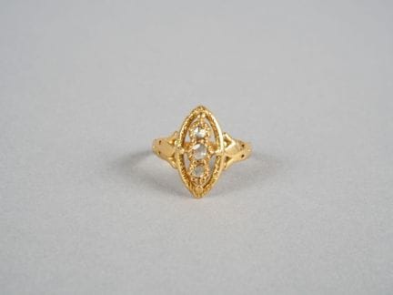 Anello in oro giallo 18 carati (750 millesimi) con