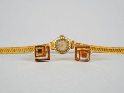 Lotto: 
- LIP. Orologio da polso da donna in metal