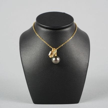 Set:
- Ciondolo con perla di Tahiti e anello di so