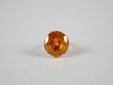 Anello in oro giallo 14K (585 millesimi) con un za