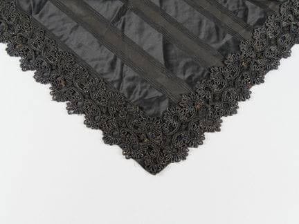 Fascia da capo "Arlésienne" in tessuto nero a righ