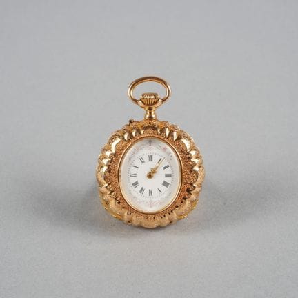 A pocket watch with an 18K yellow gold case and be