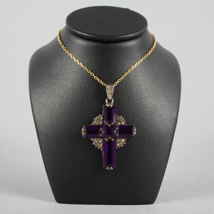 Graziosa croce in argento con marcassiti incastona