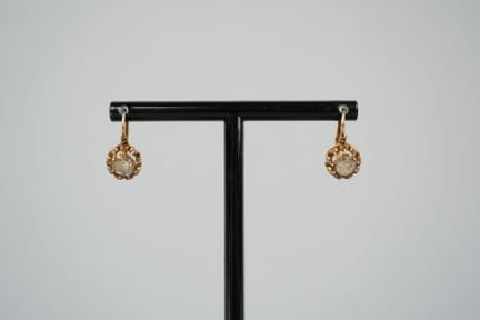Ein Paar Ohrringe aus 18 Karat Gelbgold (750 Tause