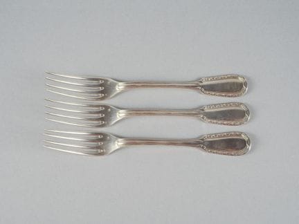 3 forchette da tavola in argento. Numerate. 
Punzo