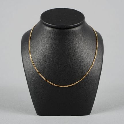 Collana in oro giallo 18 carati - 750 millesimi.
P