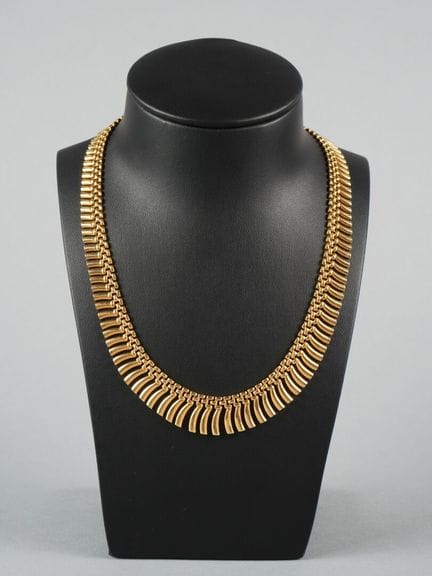 Collana drappeggiata in stile Cleopatra in oro gia