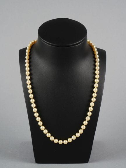Collana di perle con chiusura in oro giallo 18 car