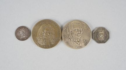 Set in argento:
- Medaglia da tavolo. Dritto: 1746
