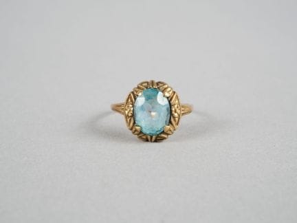Anello in oro 9K (375 millesimi) con uno spinello 