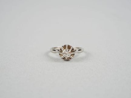 Anello solitario in oro bianco 18 carati (750 mill