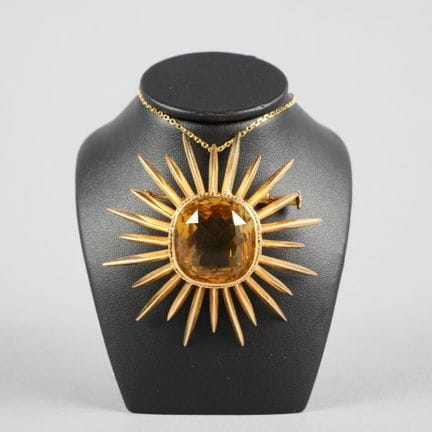 Spilla-ciondolo a forma di sole in oro giallo 18 c