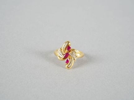 Blumenring aus 18 Karat Gelbgold (750 Tausendstel)