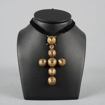 Croce provenzale detta “Capucine” in oro giallo 18