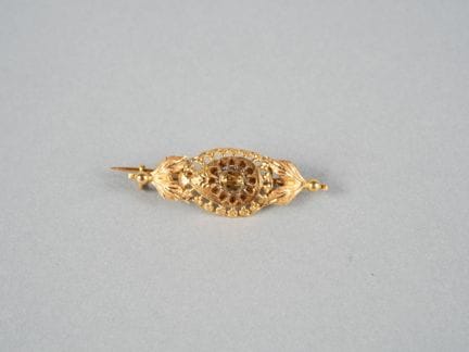 Spilla in oro giallo 18 carati (750 millesimi) con