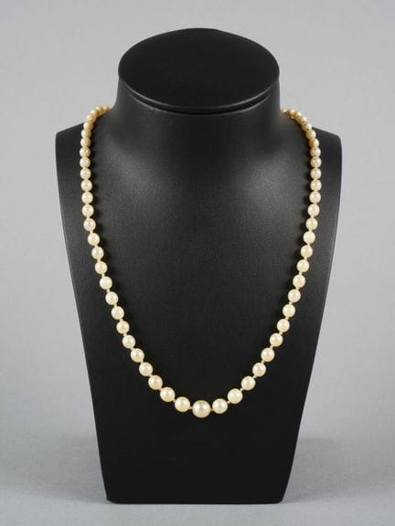Collana di perle con chiusura in oro giallo 18 car
