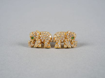 CARTIER. Coppia di orecchini a bottone in oro gial
