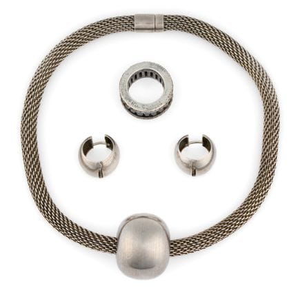 Joyas de diseño.   Conjunto de cuatro piezas: coll