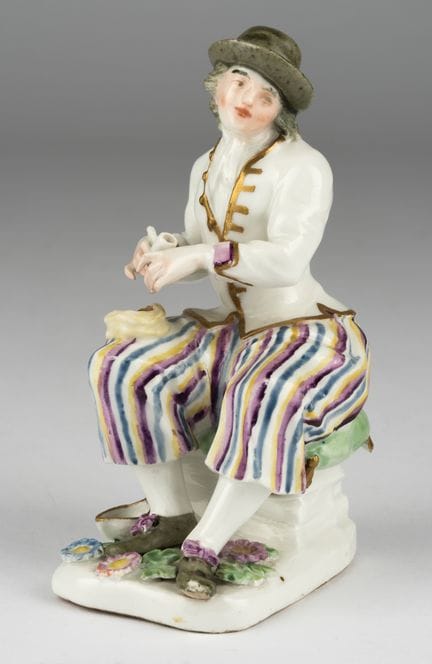 叼着烟斗的荷兰农夫   迈森 1745–1750年
根据约翰·J·坎德勒的原型制作。彩绘装饰。
剑形
