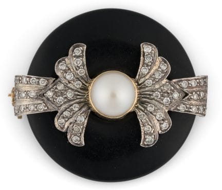 750 gold brooch. Pearl, black onyx, and diamonds. 