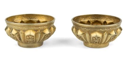 Deux petits coupes en or   Chine, vers 1900. Décor