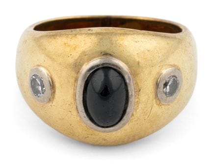 Anello in oro 585, con due brillanti e uno zaffiro