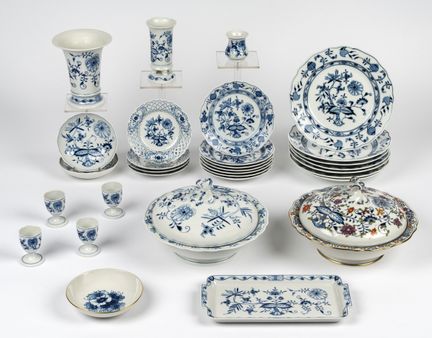 Meissen-Konvolut   31 Teile Teller, Deckelschüssel
