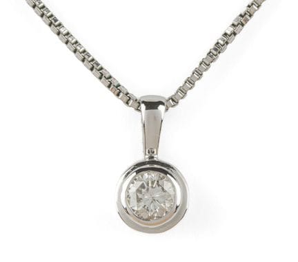 Colgante de diamantes con cadena de oro blanco de 