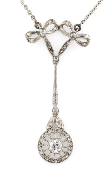 Collar   Principios del siglo XX. Platino. Brillan