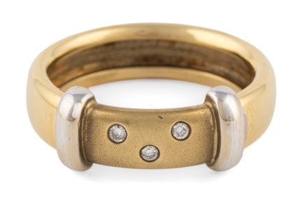 Anello in oro 585, tre brillanti.