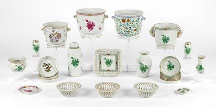 Colección de 39 maceteros de Herend y 20 cuencos y