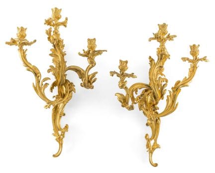 Une paire de grandes appliques murales de style Lo