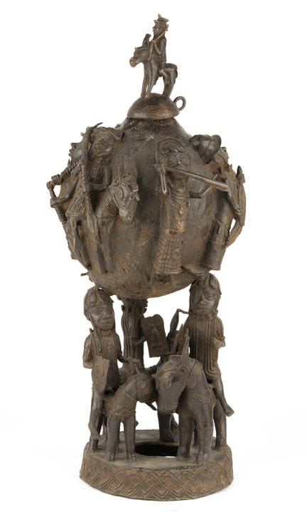 Grande vaso con coperchio   Africa, stile Benin, b